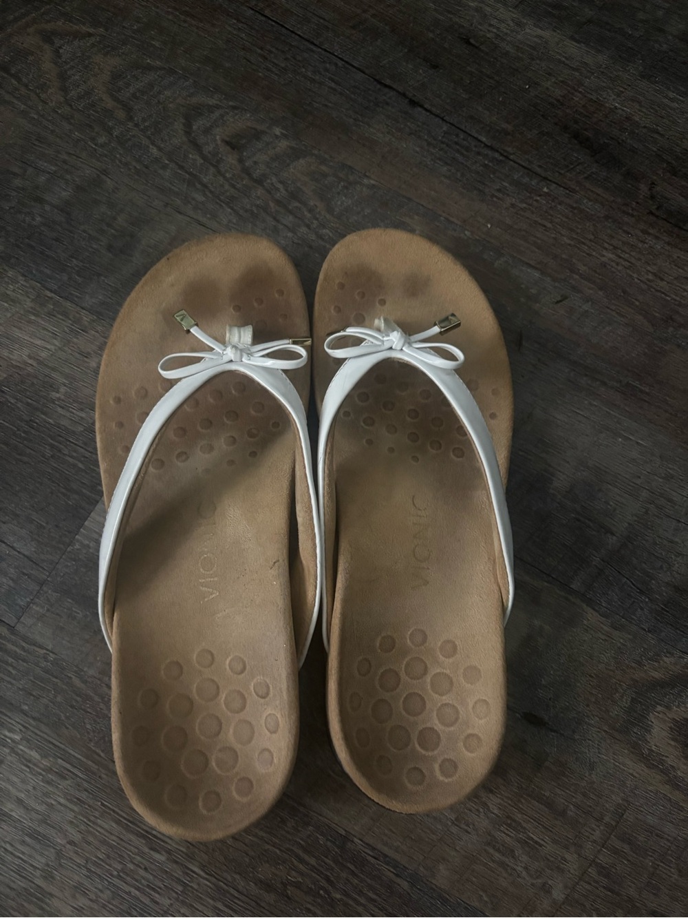 Vionic White Bow Toe-Post Sandals with Tan Footbed